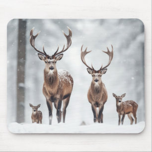 Wandernde Natur der Hirschfamilie Mousepad
