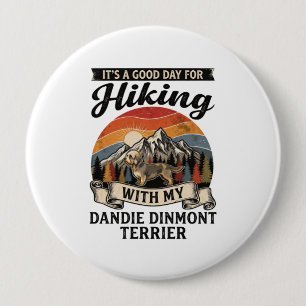 Wandernder Dandie Dinmont Terrier Hund Berg Retro Button