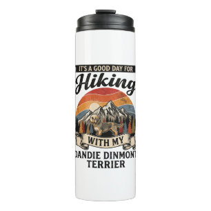Wandernder Dandie Dinmont Terrier Hund Berg Retro Thermosbecher