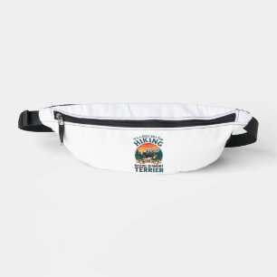 Wandernder Dandie Dinmont Terrier Hund Berge Sonne Bauchtasche