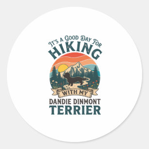 Wandernder Dandie Dinmont Terrier Hund Berge Sonne Runder Aufkleber
