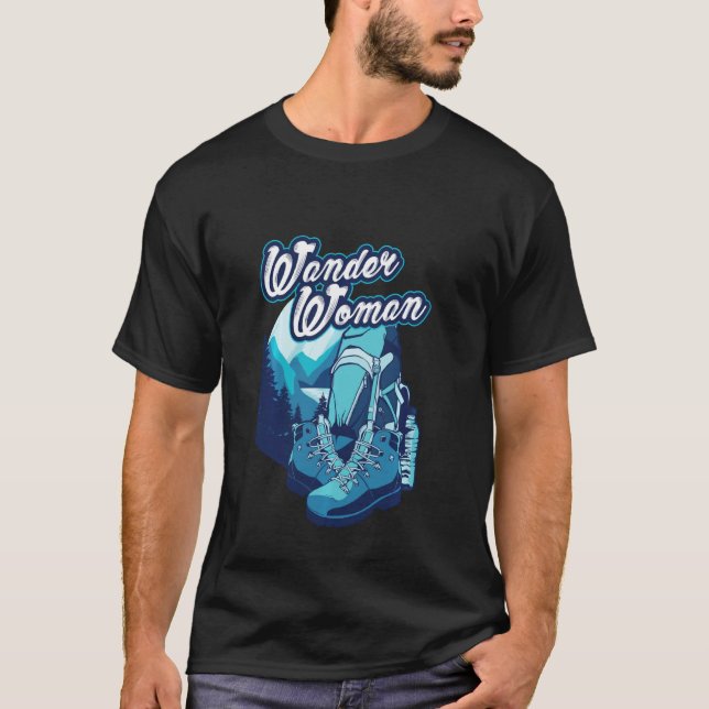 Wanderstiefel und Rucksack-Design für Frauen T-Shirt (Vorderseite)