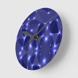Wanduhr mit blauem Low-Poly-Design und weißen