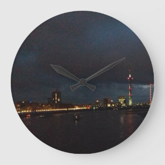 Wanduhr Skyline Düsseldorf bei Nacht