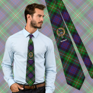 Wappen des Clan MacDonell of Glengarry über Tartan Krawatte
