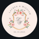 Wappen mit rosa Monogramm Hochzeit Runder Aufkleber<br><div class="desc">Elegantes Aquarellfarben-Wappen mit weichem Blumenmuster auf hellrosa Hintergrund mit einem Rundaufkleber für romantische Hochzeiten.</div>