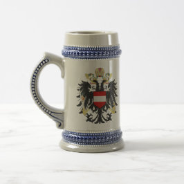 Wappenschild unter österreichisch-ungarischer Flag Bierglas