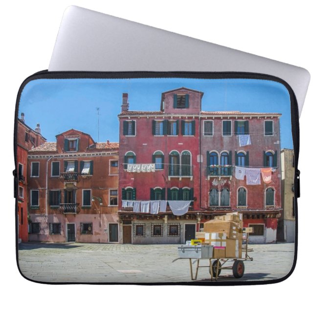 Warenkorb mit Kartons in Venedig Laptopschutzhülle (Vorderseite)