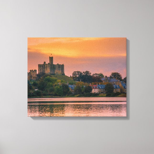 Warkworth Village and Castle Leinwanddruck (Vorderseite)