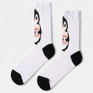 Warm von Natur aus: Süßer Pinguin mit spielerische Socken