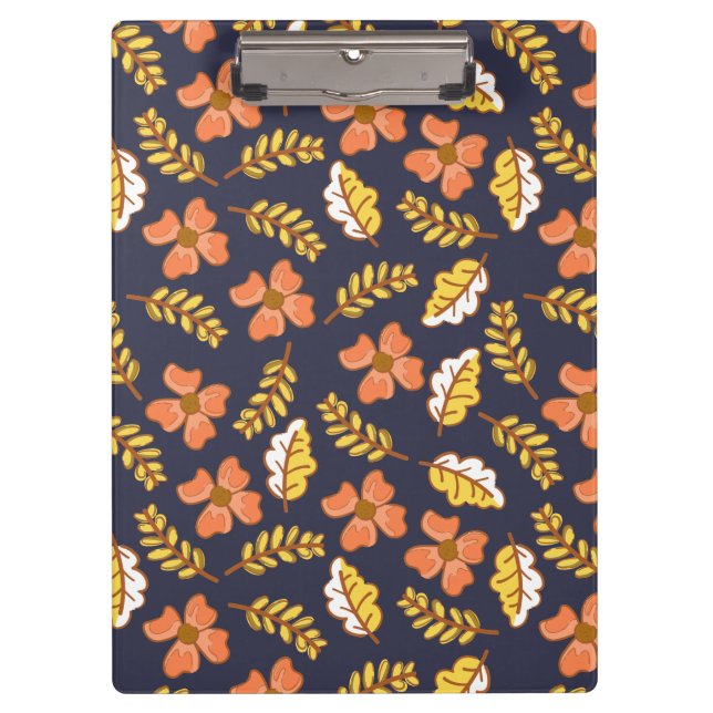 Warme fallende Herbstblätter mit Blumen Klemmbrett (Vorderseite)
