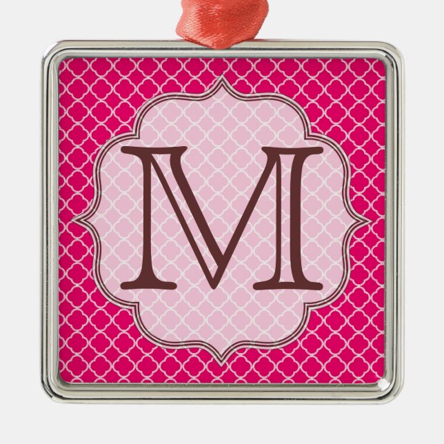 Warme rosa Quarterfolie Latti Monogramm Ornament Aus Metall (Vorne)