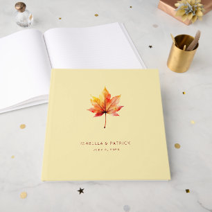 Warmer Ahornblatt im Herbst Gästebuch
