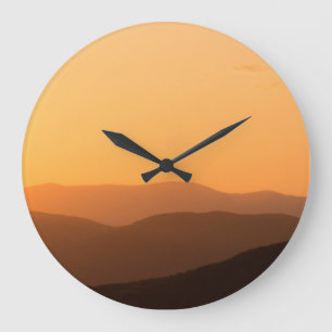 Warmer GebirgsSunset Große Wanduhr