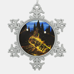 Warmer Lagerfeuerschein unter einer friedlichen Wi Schneeflocken Zinn-Ornament