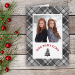 Warmer Winter wünscht kariertes geziertes Feiertagskarte<br><div class="desc">Dieses falten Weihnachtskarteneigenschaften eine trendy Holzkohle und ein grauer karierter Hintergrund zusammen. Ein weißer Kasten, in der Mitte, bietet einen Fotorahmen für Ihr Lieblingsfamilien-Foto an und wird mit einer kleinen Grafik eines gezierten Baums betont. Rot gebogener Text liest: Warme Winter-Wünsche. Auf dem Innere addieren Sie eine persönliche Feiertagsmitteilung oder benutzen...</div>