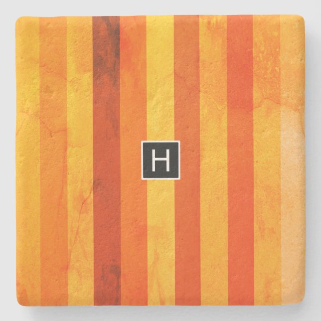 Warmes, gewittertes Orange Red Stripes Monogramm Steinuntersetzer (Vorderseite)