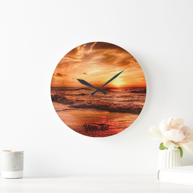 Warmes Golden Orange Sonnenuntergang über dem Ozea Große Wanduhr (Zuhause)