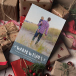 Warmes wünscht Rustic Beach Family Foto Weihnachte Feiertagskarte<br><div class="desc">Weihnachtskarten in einem rustikalen,  am Strand inspirierten blauen Holz "Warme Wünsche" Foto-Design. Angepasst mit Ihrem Gruß,  Foto und Namen. Dieses Foto der Strandfamilie Weihnachtskarte kehrt zu einem koordinierenden rustikalen Holzdesign auf der Rückseite zurück.</div>