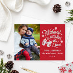 Warmest Wishes Vintage Red Christmas Foto Feiertagskarte<br><div class="desc">Vintage Weihnachtskarte mit einem Gruß "Herzliche Wünsche dieses Weihnachtsgeschenk",  weißes Schriftzeichen mit einem Paar von gemütlichen Winterfaustern und Wintermustern von Sternen und Schneeflocken. Personalisieren Sie mit Ihrem Foto und benutzerdefinierten Text. Kardinal rot,  weiß und hellgrau.</div>