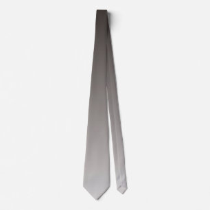 Warmgraues Licht zu tiefen Farbtönen Krawatte