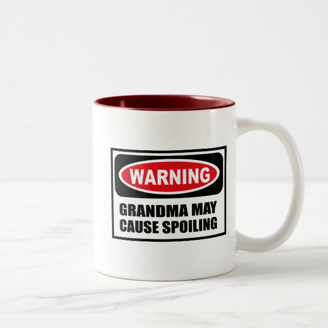 Warnende GROSSMUTTER KANN das VERDERBEN der Tasse (Rechts)