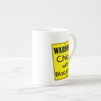 Warnendes Mädchen mit schwarzem Gürtel Tasse