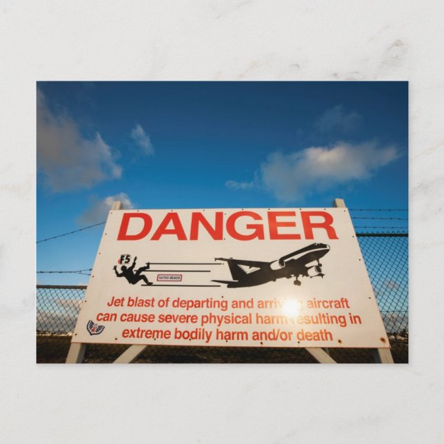 Warnschild in der Nähe des Flughafens St. Maarten Postkarte (Vorderseite)