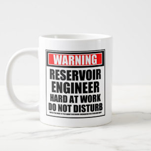 Warnung des Ingenieurs im Reservoir bei der Arbeit Jumbo-Tasse