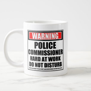 Warnung des Polizeikommissars bei harter Arbeit Jumbo-Tasse