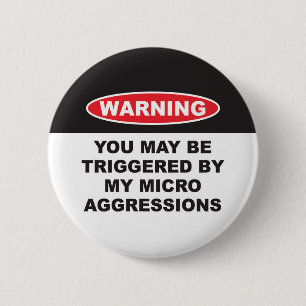 WARNUNG DU KÖNNTEST DURCH MEINE MIKROAGGRESSIONEN BUTTON