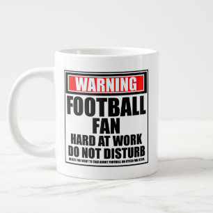 Warnung vor einem Fußball bei der Arbeit stört nic Jumbo-Tasse