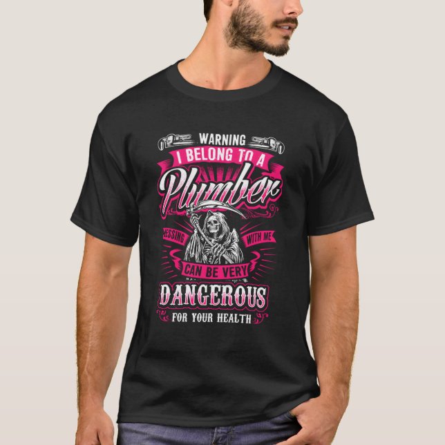 Warnung vor gefährlichen, lustigen Ehefrauen-Klemp T-Shirt (Vorderseite)