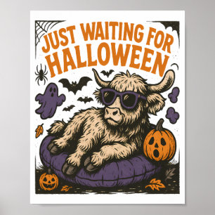 Warten auf Halloween Highland Cow Poster