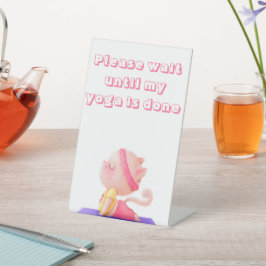 Warten Sie bitte Yogatze Sockelschild