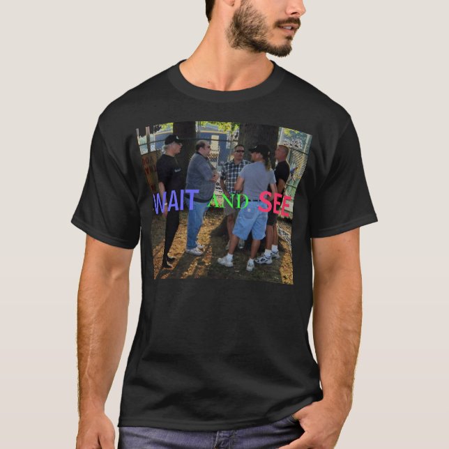 WARTEN Sie UND SEHEN Sie Band T - SHIRT (Vorderseite)
