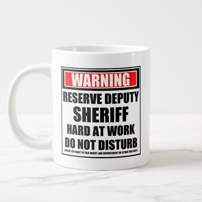 Wartewährungsberater Sheriff Hard at Work Jumbo-Tasse (Links)