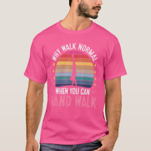 Warum normal laufen, wenn man Gymnastik handhaben T-Shirt