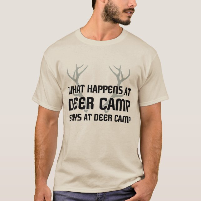 WAS AM DEER CAMP BLEIBE AM DEER CAMP T-Shirt (Vorderseite)
