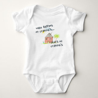 Was an der Lagerschwelle der Großmutter geschieht Baby Strampler