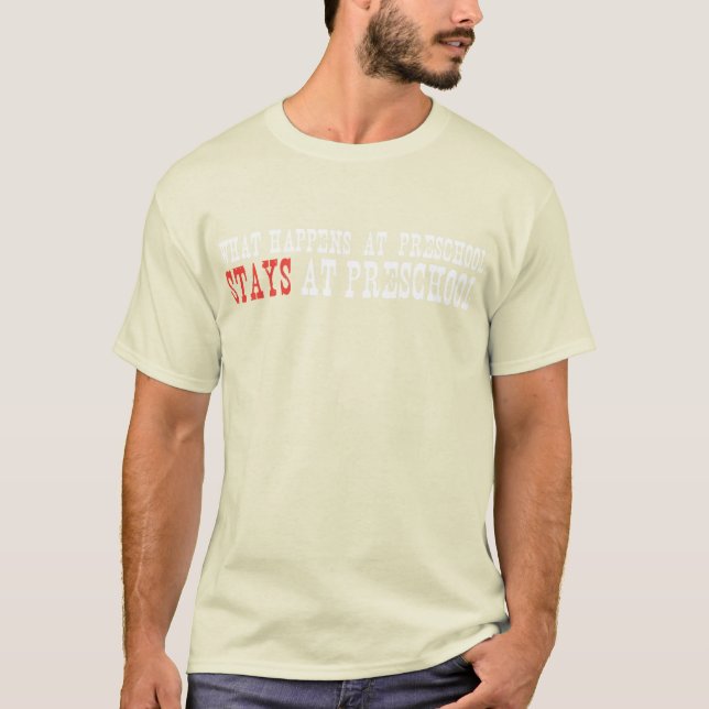 Was an der Vorschule geschieht, bleibe an der T-Shirt (Vorderseite)