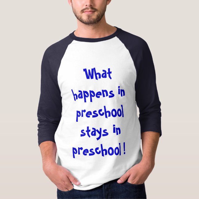 Was in der Vorschule geschieht, bleibe in der T-Shirt (Vorderseite)