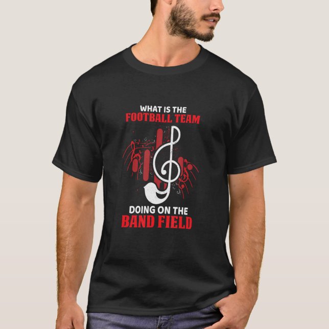 Was macht das Fußballteam auf dem Bandfeld? T-Shirt (Vorderseite)