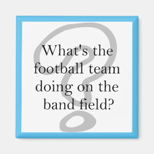 Was macht die Fußballmannschaft auf dem Bandplatz? Magnet