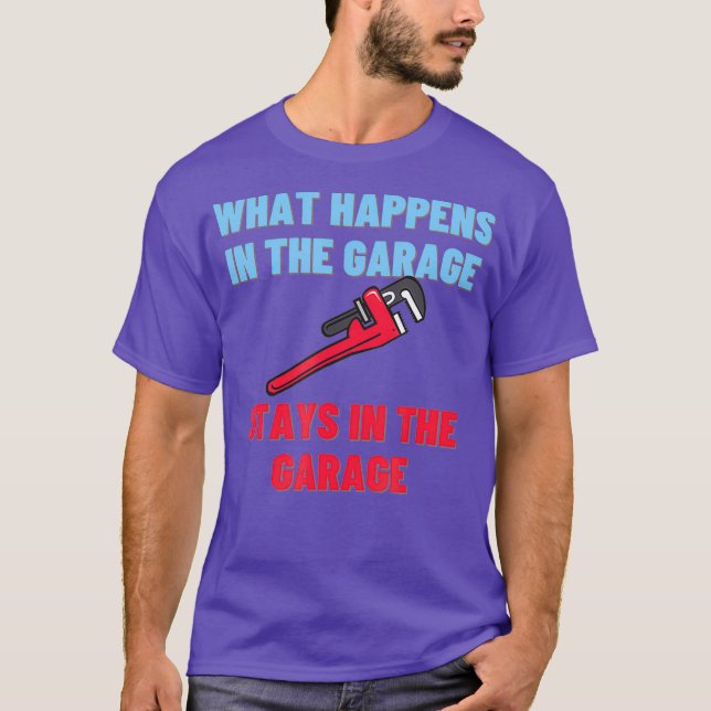 Was passiert in der Garage Funny Hobby Klempner T-Shirt (Vorderseite)