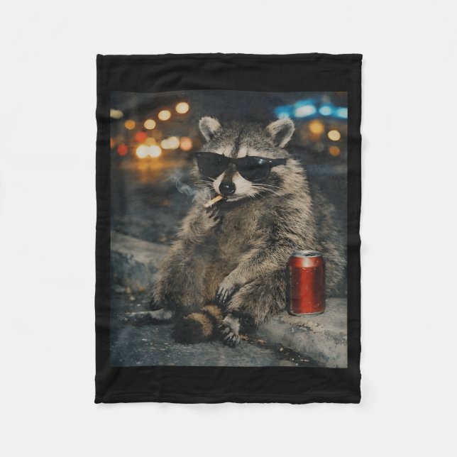 Waschbär raucht Zigarette Lustiges Tier Meme Fleecedecke (Vorderseite)