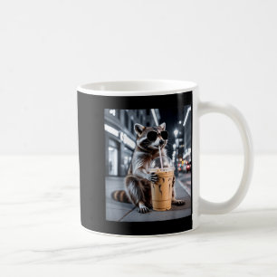 Waschbär trinkt eisgekühlten Kaffee lustiger Tier- Kaffeetasse