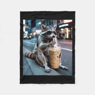 Waschbär trinkt eisgekühlten Kaffee lustiges Tier Fleecedecke