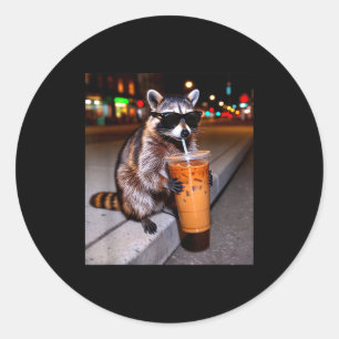 Waschbär trinkt eisgekühlten Kaffee lustiges Tier- Runder Aufkleber