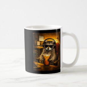 Waschbär trinkt Eiskaffee lustiger Kaffeeliebhaber Kaffeetasse
